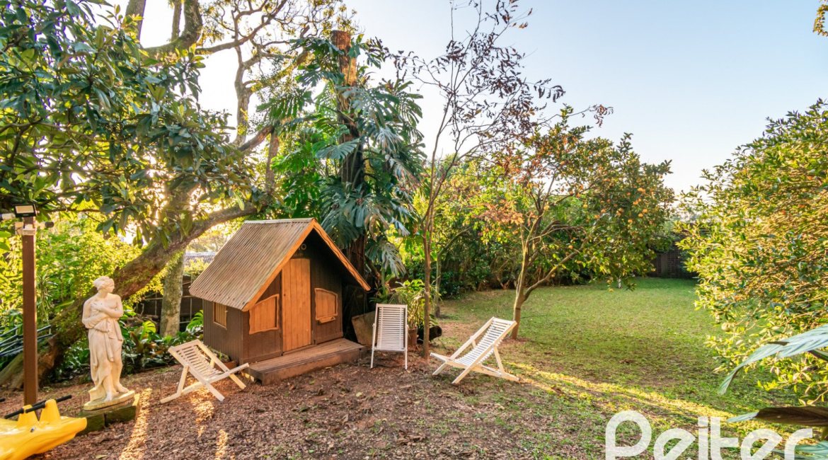Casa à venda com 650m², 5 dormitórios, 5 suítes, 5 vagas, no bairro Vila Assunção em Porto Alegre