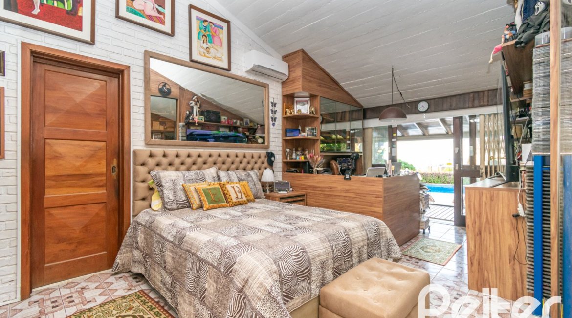 Casa à venda com 650m², 5 dormitórios, 5 suítes, 5 vagas, no bairro Vila Assunção em Porto Alegre