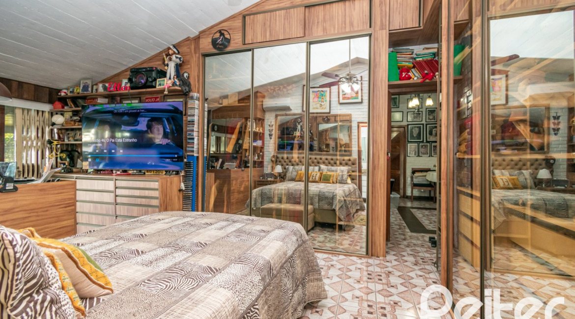 Casa à venda com 650m², 5 dormitórios, 5 suítes, 5 vagas, no bairro Vila Assunção em Porto Alegre