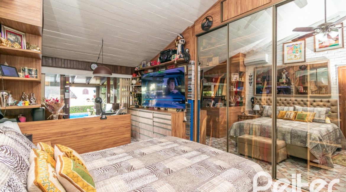 Casa à venda com 650m², 5 dormitórios, 5 suítes, 5 vagas, no bairro Vila Assunção em Porto Alegre