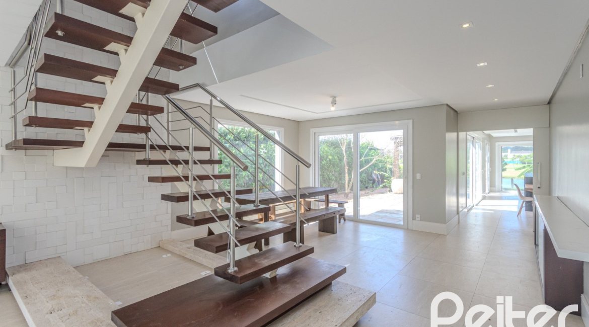 Casa em Condomínio à venda com 270m², 3 dormitórios, 2 suítes, 3 vagas, no bairro Terra Ville em PORTO ALEGRE