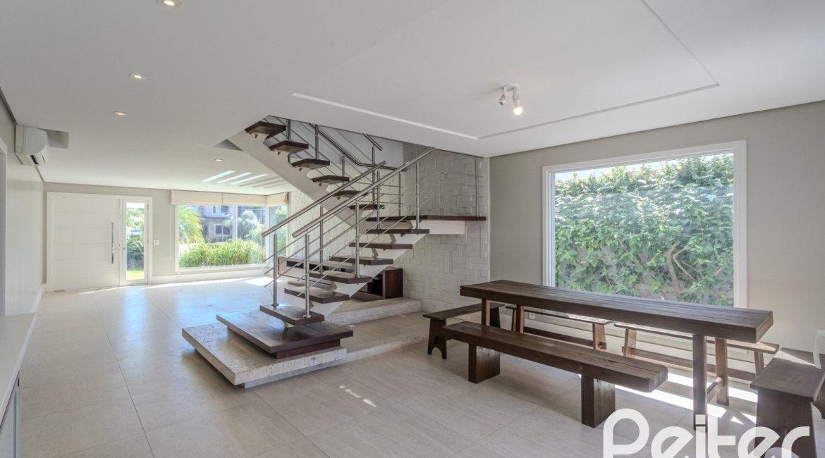 Casa em Condomínio à venda com 270m², 3 dormitórios, 2 suítes, 3 vagas, no bairro Terra Ville em PORTO ALEGRE