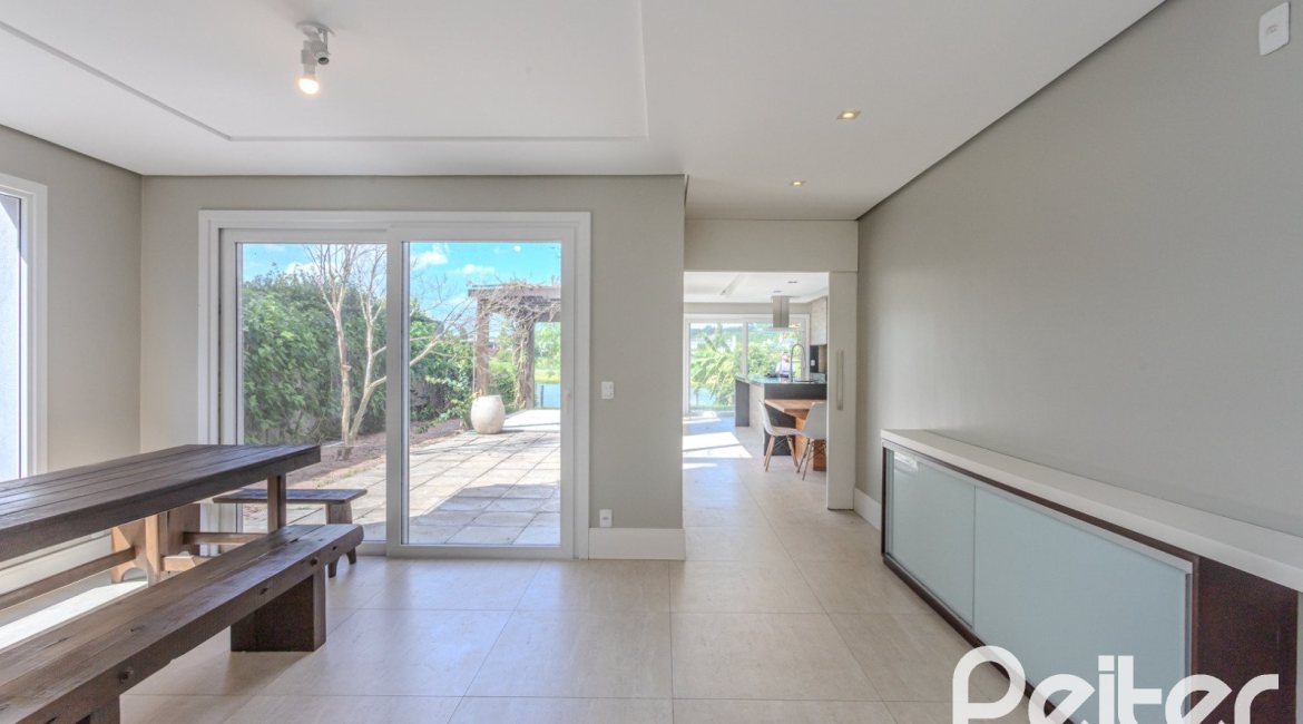 Casa em Condomínio à venda com 270m², 3 dormitórios, 2 suítes, 3 vagas, no bairro Terra Ville em PORTO ALEGRE