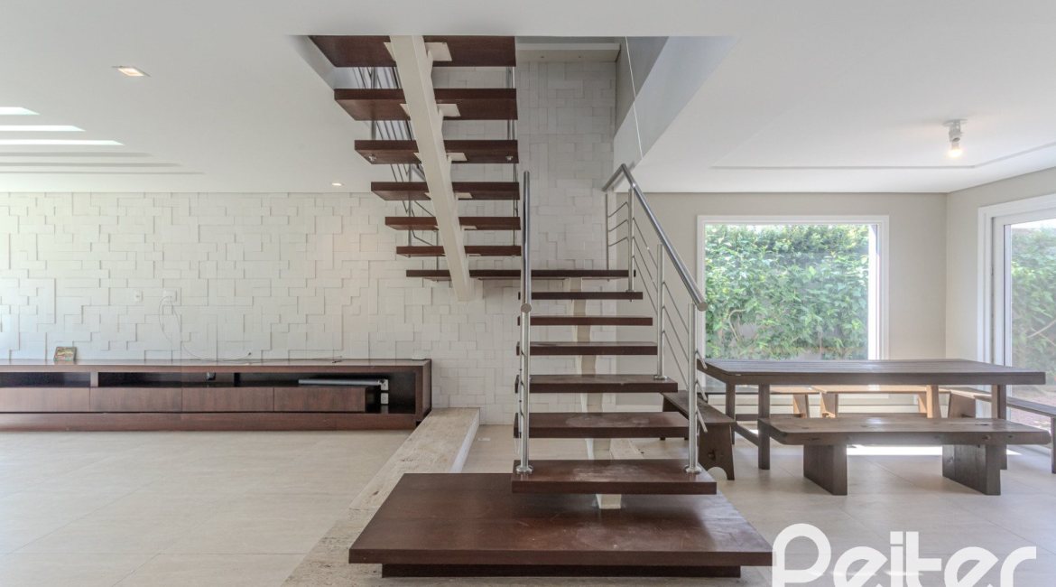 Casa em Condomínio à venda com 270m², 3 dormitórios, 2 suítes, 3 vagas, no bairro Terra Ville em PORTO ALEGRE