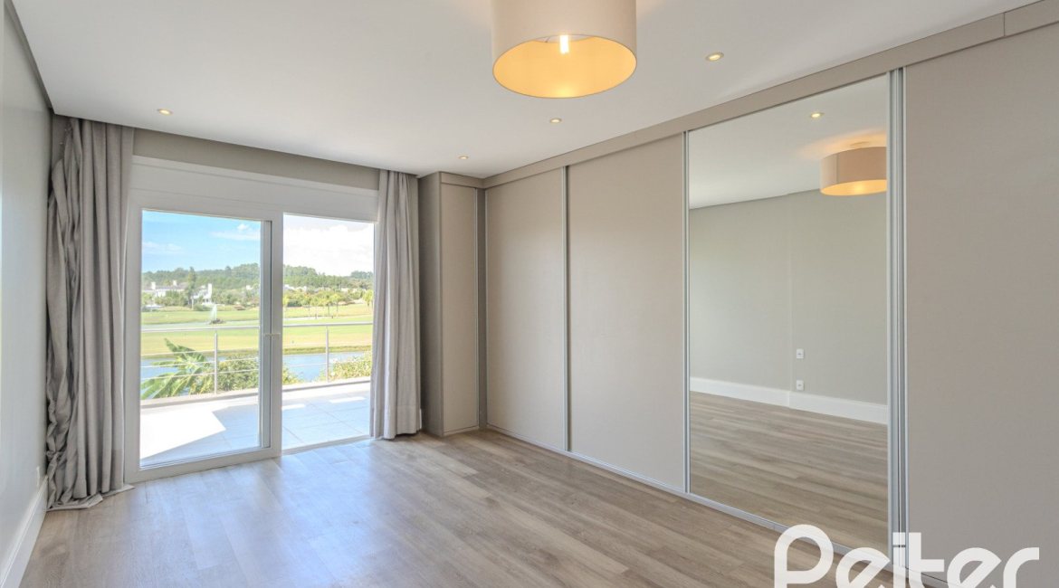 Casa em Condomínio à venda com 270m², 3 dormitórios, 2 suítes, 3 vagas, no bairro Terra Ville em PORTO ALEGRE