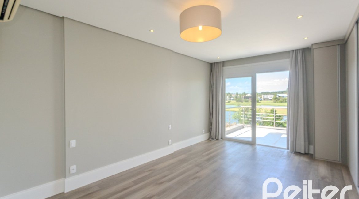 Casa em Condomínio à venda com 270m², 3 dormitórios, 2 suítes, 3 vagas, no bairro Terra Ville em PORTO ALEGRE