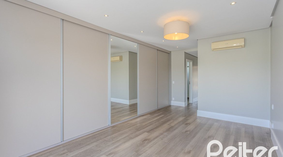 Casa em Condomínio à venda com 270m², 3 dormitórios, 2 suítes, 3 vagas, no bairro Terra Ville em PORTO ALEGRE