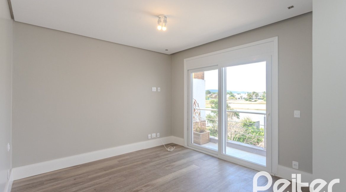 Casa em Condomínio à venda com 270m², 3 dormitórios, 2 suítes, 3 vagas, no bairro Terra Ville em PORTO ALEGRE