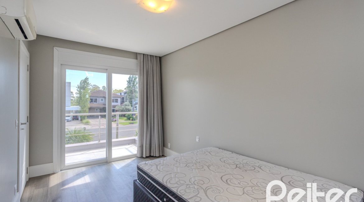 Casa em Condomínio à venda com 270m², 3 dormitórios, 2 suítes, 3 vagas, no bairro Terra Ville em PORTO ALEGRE