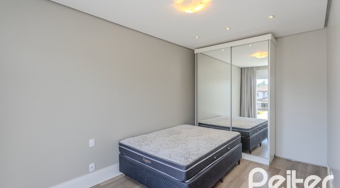 Casa em Condomínio à venda com 270m², 3 dormitórios, 2 suítes, 3 vagas, no bairro Terra Ville em PORTO ALEGRE