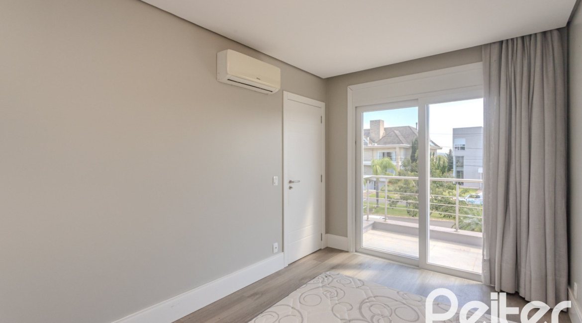 Casa em Condomínio à venda com 270m², 3 dormitórios, 2 suítes, 3 vagas, no bairro Terra Ville em PORTO ALEGRE