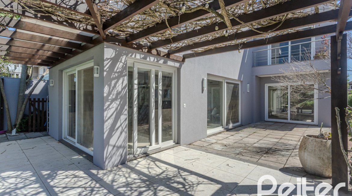 Casa em Condomínio à venda com 270m², 3 dormitórios, 2 suítes, 3 vagas, no bairro Terra Ville em PORTO ALEGRE