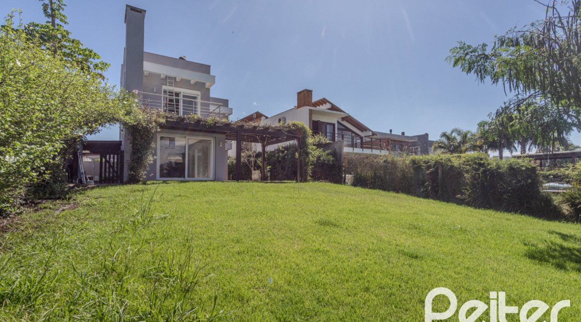 Casa em Condomínio à venda com 270m², 3 dormitórios, 2 suítes, 3 vagas, no bairro Terra Ville em PORTO ALEGRE