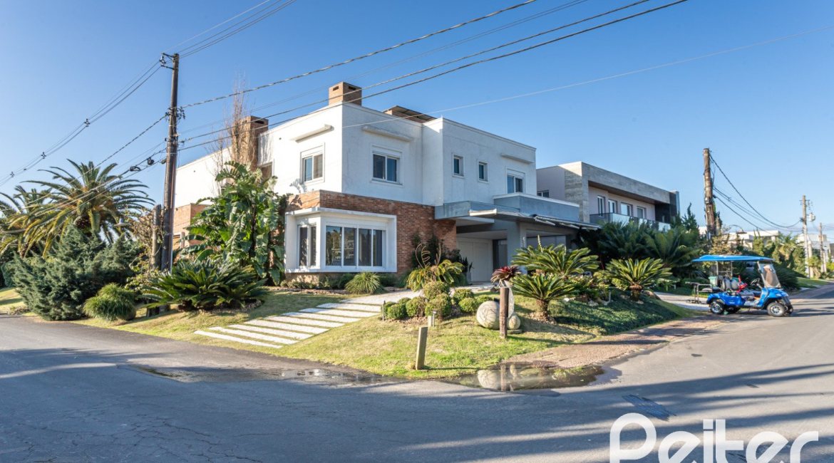 Casa em Condomínio à venda com 510m², 4 dormitórios, 4 suítes, 6 vagas, no bairro Terra Ville em PORTO ALEGRE