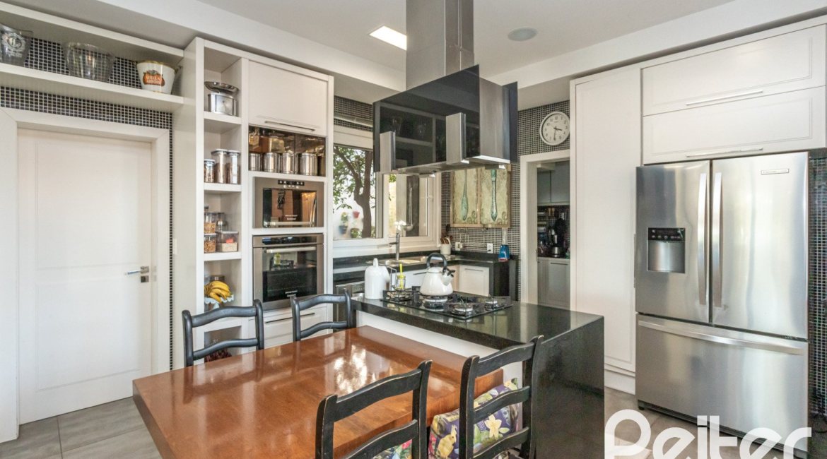 Casa em Condomínio à venda com 510m², 4 dormitórios, 4 suítes, 6 vagas, no bairro Terra Ville em PORTO ALEGRE