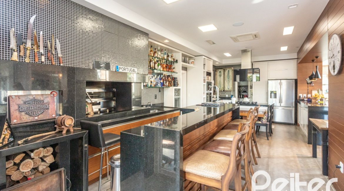 Casa em Condomínio à venda com 510m², 4 dormitórios, 4 suítes, 6 vagas, no bairro Terra Ville em PORTO ALEGRE