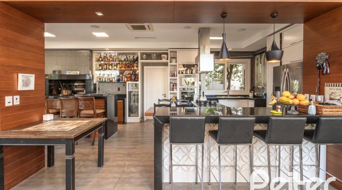 Casa em Condomínio à venda com 510m², 4 dormitórios, 4 suítes, 6 vagas, no bairro Terra Ville em PORTO ALEGRE