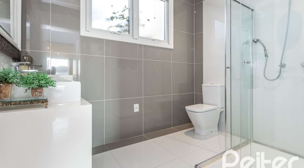 Casa em Condomínio à venda com 510m², 4 dormitórios, 4 suítes, 6 vagas, no bairro Terra Ville em PORTO ALEGRE