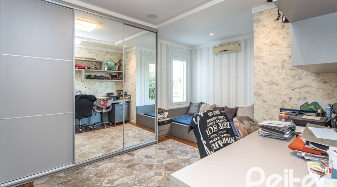 Casa em Condomínio à venda com 510m², 4 dormitórios, 4 suítes, 6 vagas, no bairro Terra Ville em PORTO ALEGRE