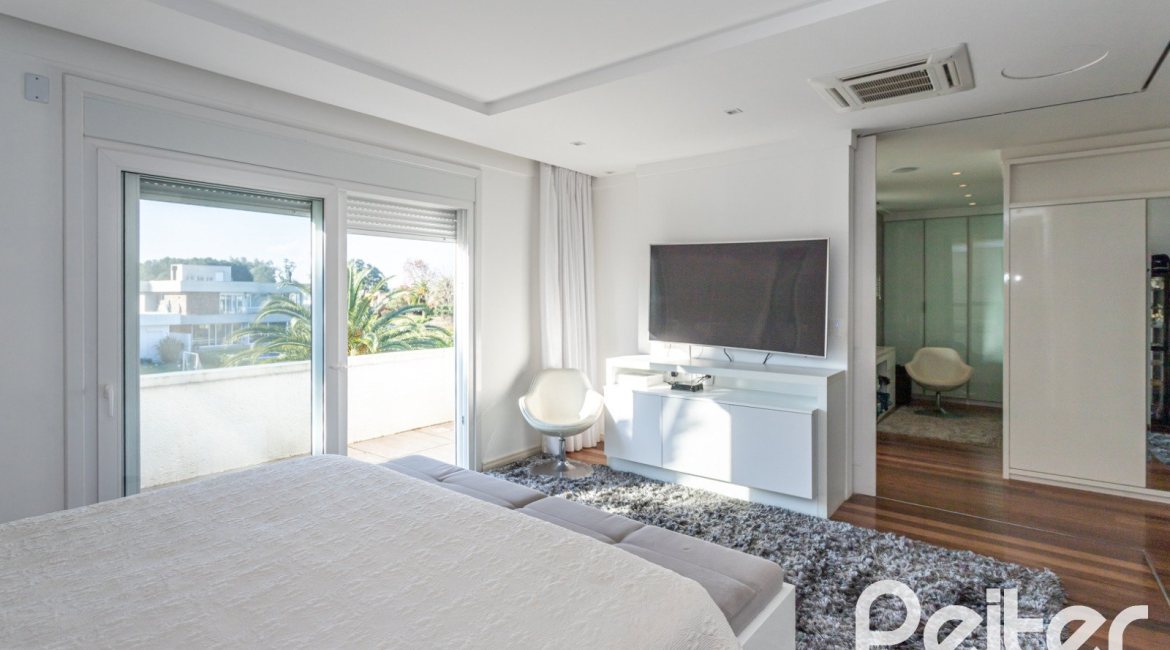 Casa em Condomínio à venda com 510m², 4 dormitórios, 4 suítes, 6 vagas, no bairro Terra Ville em PORTO ALEGRE