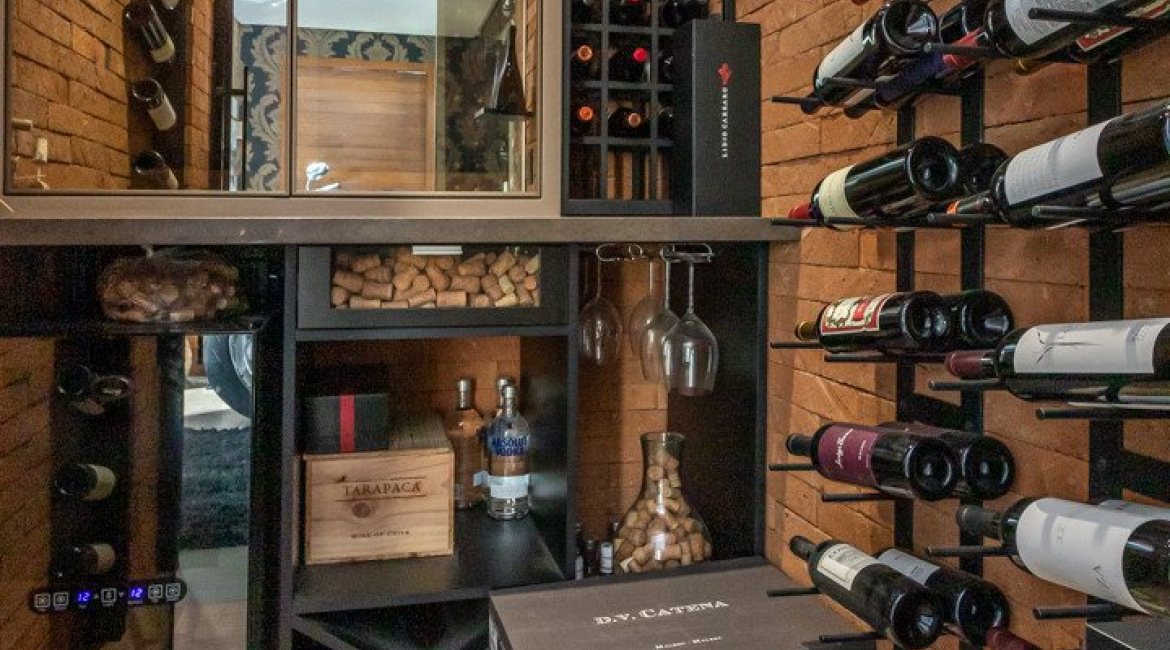 Casa em Condomínio à venda com 510m², 4 dormitórios, 4 suítes, 6 vagas, no bairro Terra Ville em PORTO ALEGRE