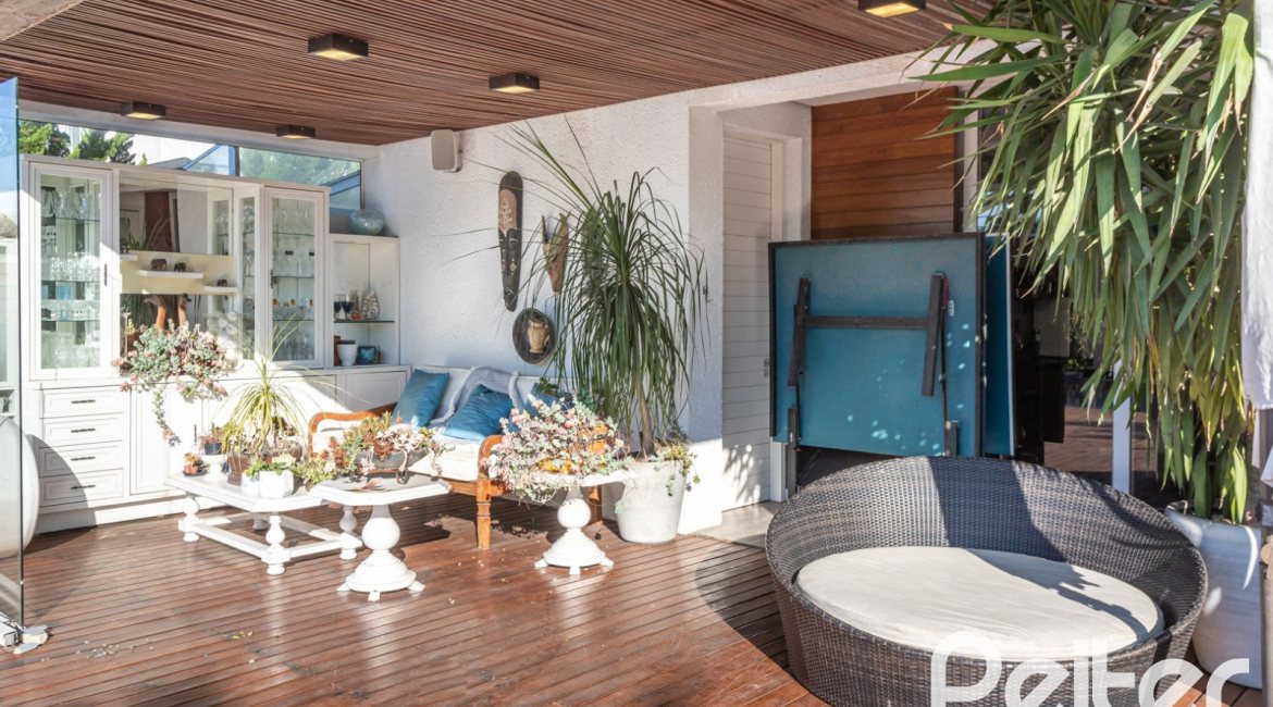 Casa em Condomínio à venda com 510m², 4 dormitórios, 4 suítes, 6 vagas, no bairro Terra Ville em PORTO ALEGRE