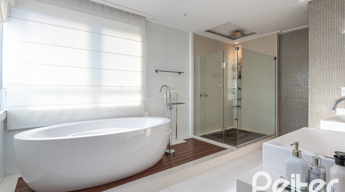 Casa em Condomínio à venda com 510m², 4 dormitórios, 4 suítes, 6 vagas, no bairro Terra Ville em PORTO ALEGRE