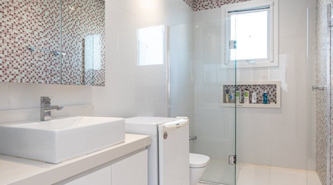 Casa em Condomínio à venda com 510m², 4 dormitórios, 4 suítes, 6 vagas, no bairro Terra Ville em PORTO ALEGRE