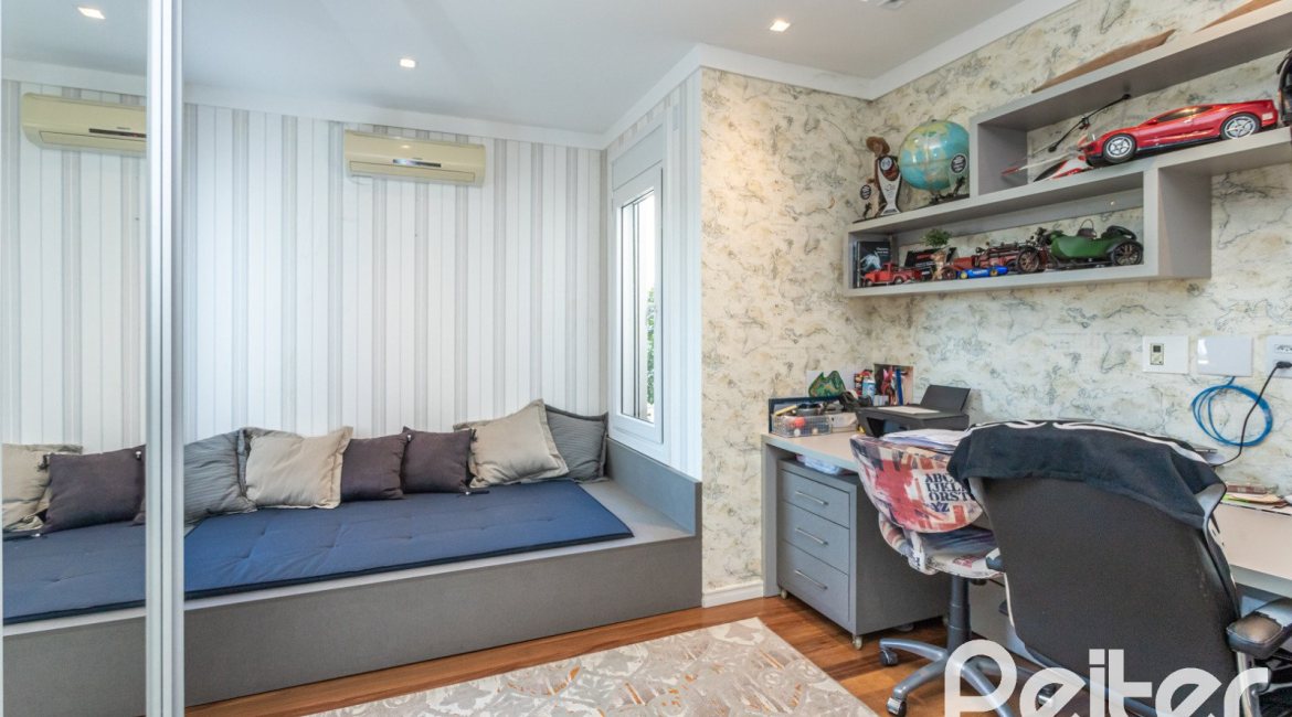 Casa em Condomínio à venda com 510m², 4 dormitórios, 4 suítes, 6 vagas, no bairro Terra Ville em PORTO ALEGRE