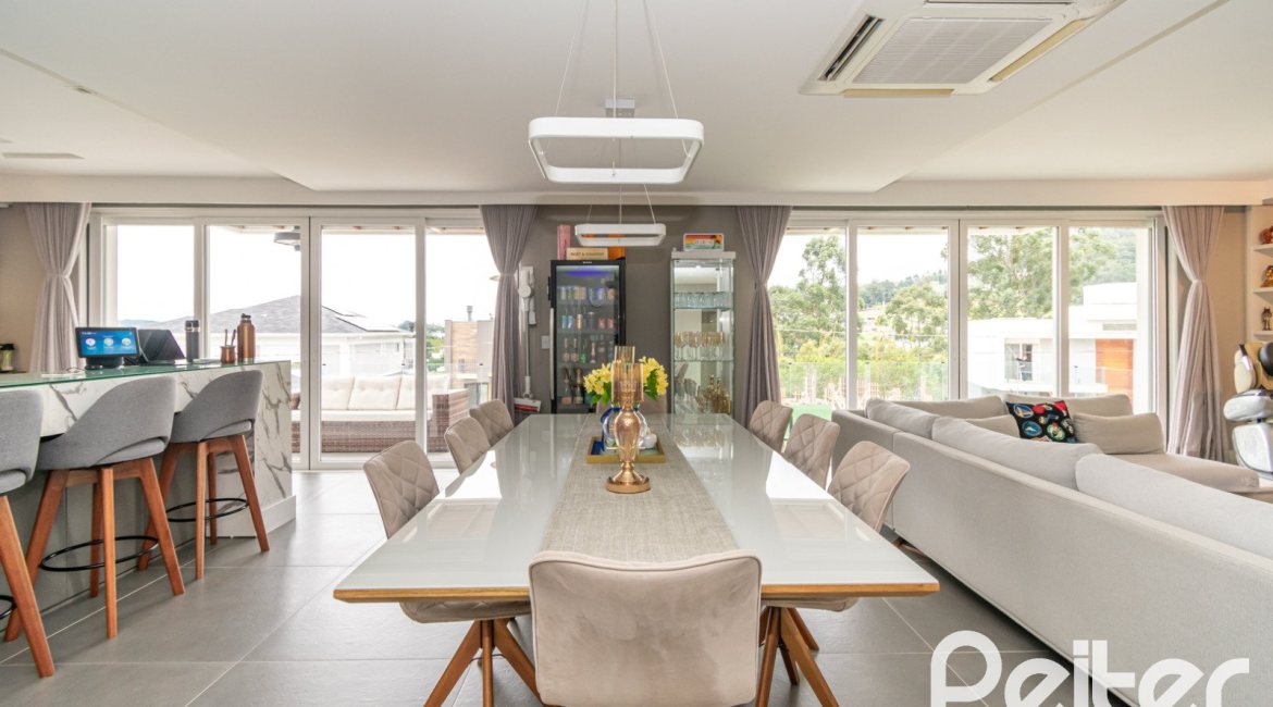 Casa em Condomínio à venda com 295m², 3 dormitórios, 3 suítes, 4 vagas, no bairro Alphaville em PORTO ALEGRE
