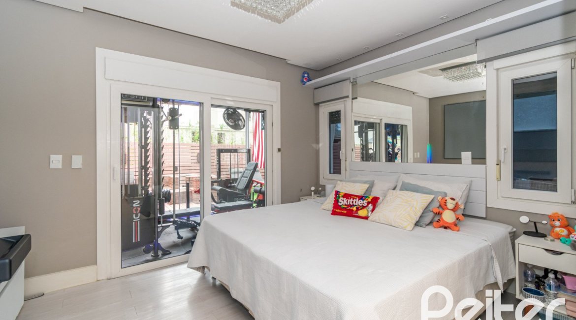 Casa em Condomínio à venda com 295m², 3 dormitórios, 3 suítes, 4 vagas, no bairro Alphaville em PORTO ALEGRE