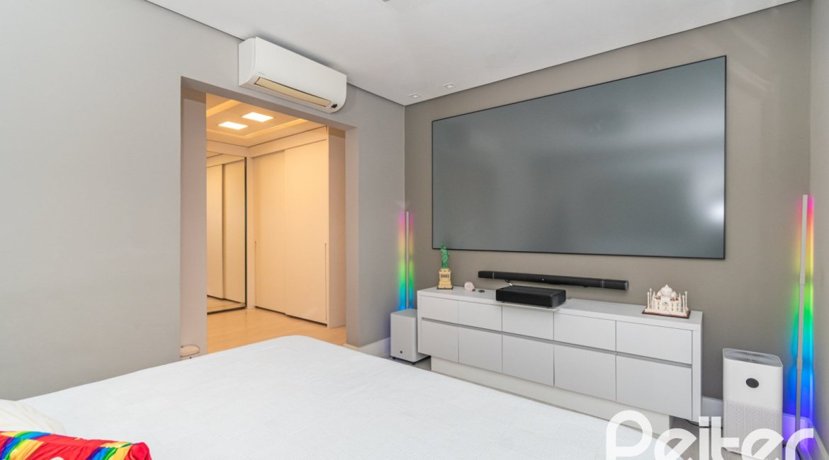Casa em Condomínio à venda com 295m², 3 dormitórios, 3 suítes, 4 vagas, no bairro Alphaville em PORTO ALEGRE