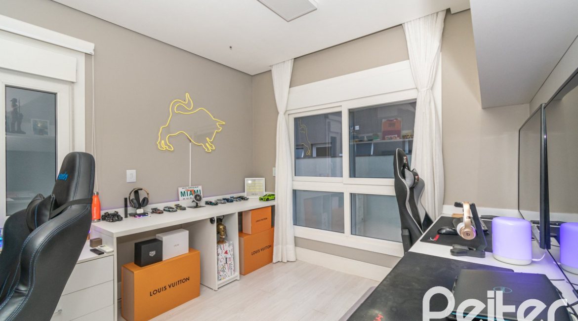 Casa em Condomínio à venda com 295m², 3 dormitórios, 3 suítes, 4 vagas, no bairro Alphaville em PORTO ALEGRE