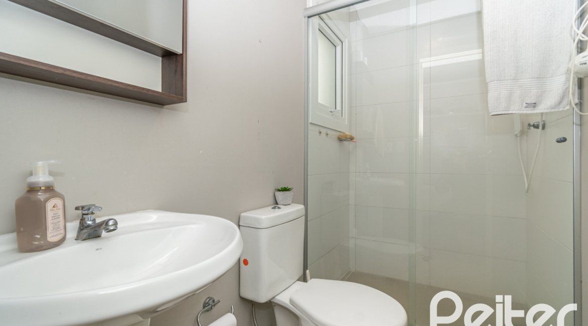 Casa em Condomínio à venda com 295m², 3 dormitórios, 3 suítes, 4 vagas, no bairro Alphaville em PORTO ALEGRE