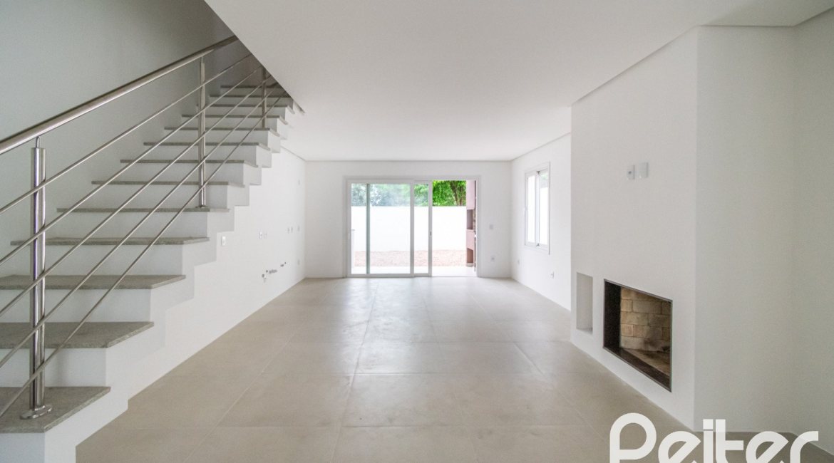 Casa à venda com 284m², 3 dormitórios, 1 suíte, 4 vagas, no bairro Tristeza em Porto Alegre