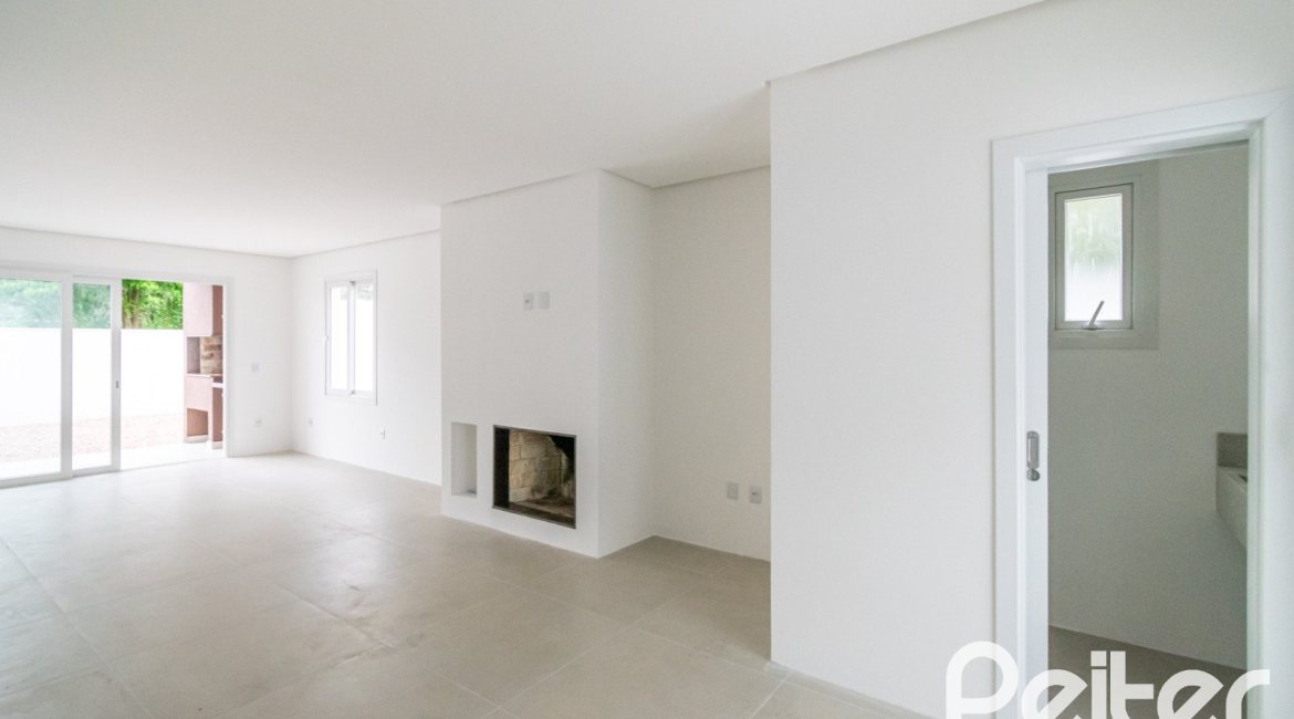 Casa à venda com 284m², 3 dormitórios, 1 suíte, 4 vagas, no bairro Tristeza em Porto Alegre