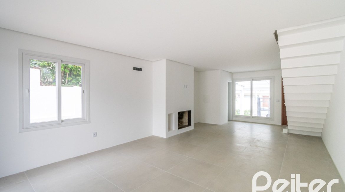 Casa à venda com 284m², 3 dormitórios, 1 suíte, 4 vagas, no bairro Tristeza em Porto Alegre