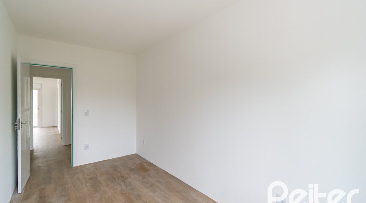 Casa à venda com 284m², 3 dormitórios, 1 suíte, 4 vagas, no bairro Tristeza em Porto Alegre