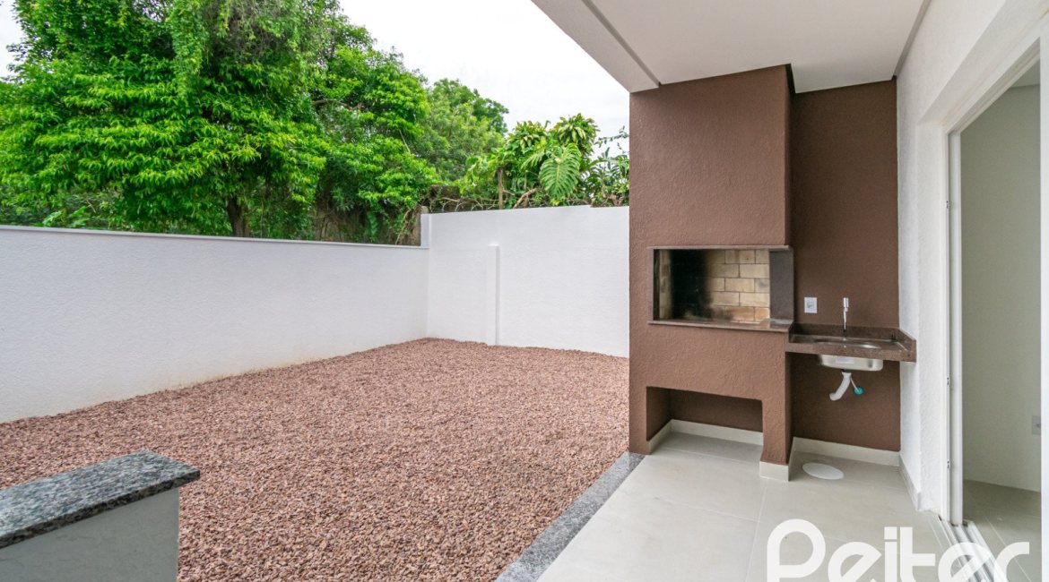 Casa à venda com 284m², 3 dormitórios, 1 suíte, 4 vagas, no bairro Tristeza em Porto Alegre