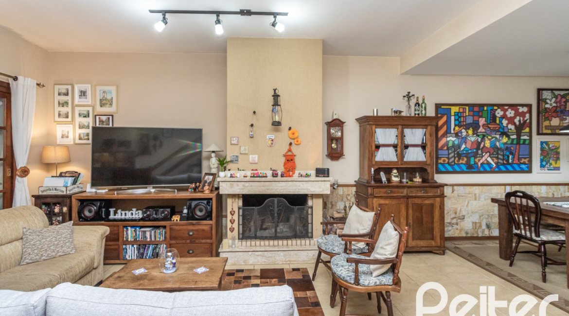 Casa à venda com 274m², 3 dormitórios, 1 suíte, 4 vagas, no bairro Ipanema em Porto Alegre