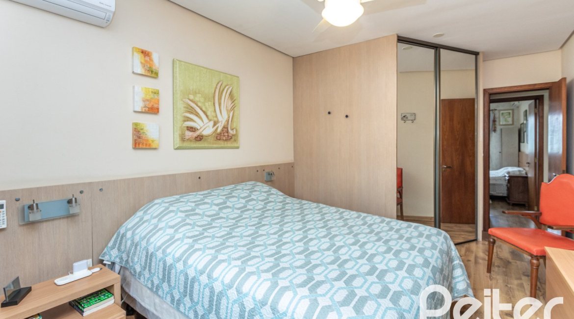 Casa à venda com 274m², 3 dormitórios, 1 suíte, 4 vagas, no bairro Ipanema em Porto Alegre