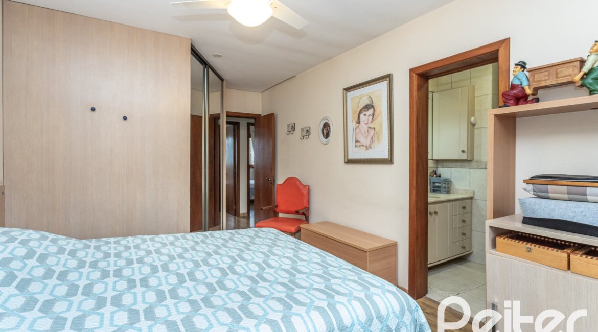 Casa à venda com 274m², 3 dormitórios, 1 suíte, 4 vagas, no bairro Ipanema em Porto Alegre