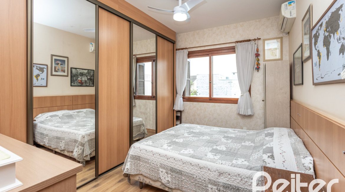 Casa à venda com 274m², 3 dormitórios, 1 suíte, 4 vagas, no bairro Ipanema em Porto Alegre