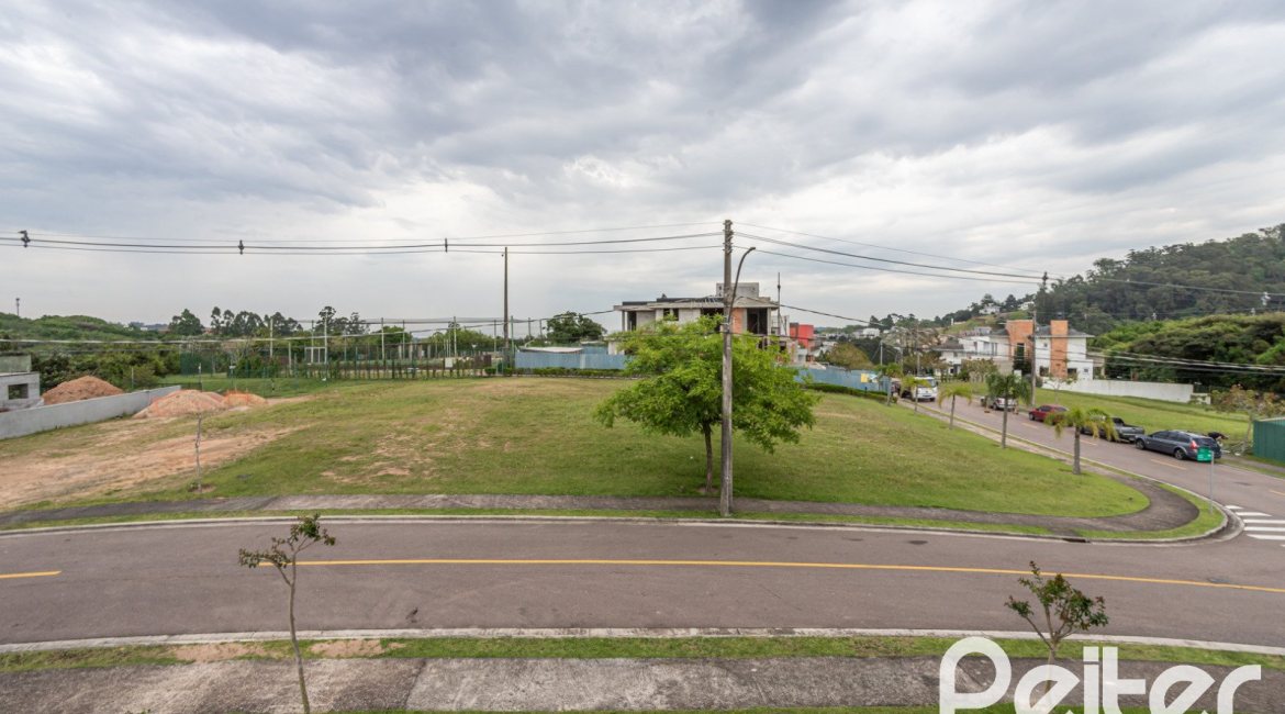 Casa em Condomínio à venda com 331m², 3 dormitórios, 3 suítes, 2 vagas, no bairro Alphaville em PORTO ALEGRE