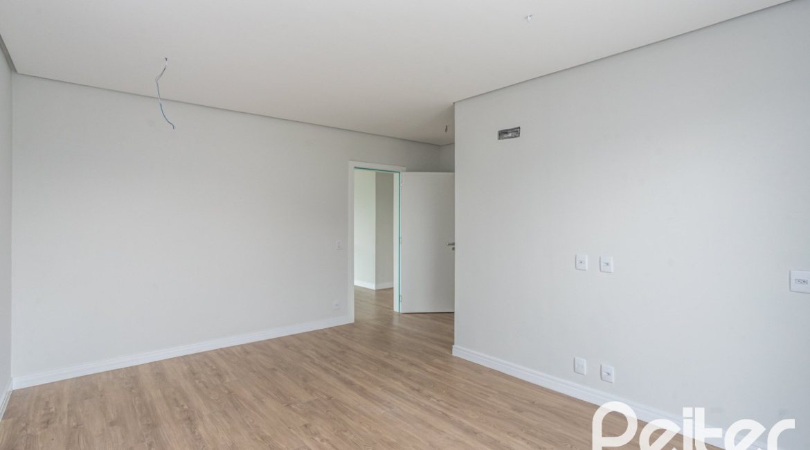 Casa em Condomínio à venda com 331m², 3 dormitórios, 3 suítes, 2 vagas, no bairro Alphaville em PORTO ALEGRE