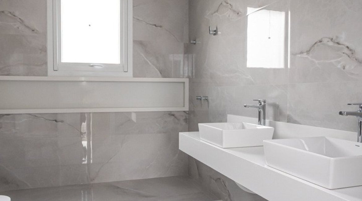 Casa em Condomínio à venda com 331m², 3 dormitórios, 3 suítes, 2 vagas, no bairro Alphaville em PORTO ALEGRE