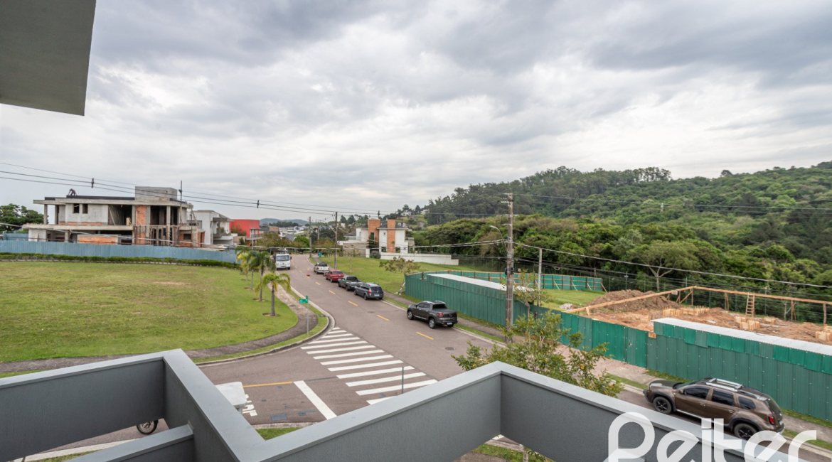 Casa em Condomínio à venda com 331m², 3 dormitórios, 3 suítes, 2 vagas, no bairro Alphaville em PORTO ALEGRE