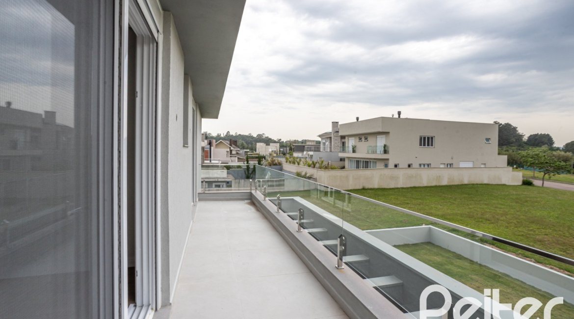 Casa em Condomínio à venda com 331m², 3 dormitórios, 3 suítes, 2 vagas, no bairro Alphaville em PORTO ALEGRE