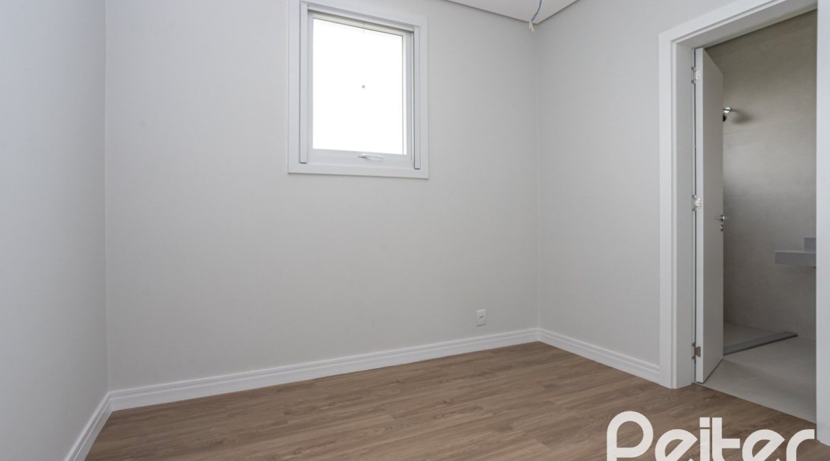 Casa em Condomínio à venda com 331m², 3 dormitórios, 3 suítes, 2 vagas, no bairro Alphaville em PORTO ALEGRE