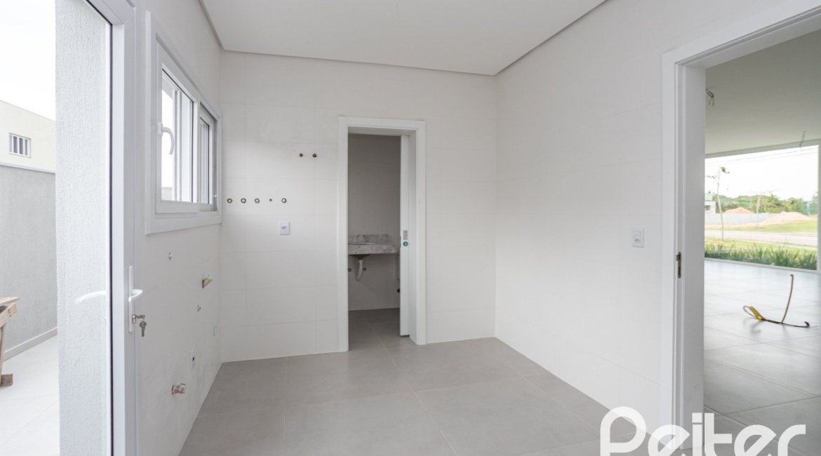 Casa em Condomínio à venda com 331m², 3 dormitórios, 3 suítes, 2 vagas, no bairro Alphaville em PORTO ALEGRE